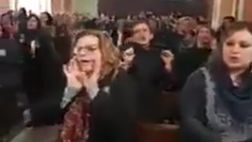 VIDEO / Incredibile a Messa, la chiesa diventa una curva: “E chi non salta non ci crede!”