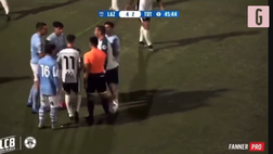 VIDEO Calcio a 8, Totti perde la testa: manata all’avversario contro la Lazio