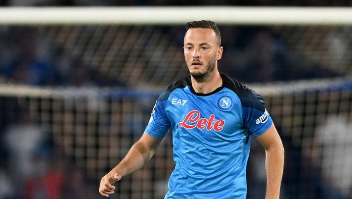 NAPLES, ITALY - SEPTEMBER 07: Amir Rrahmani of SSC Napoli during the UEFA Champions League group A match between SSC Napoli and Liverpool FC at Stadio Diego Armando Maradona on September 07, 2022 in Naples, Italy. (Photo by Francesco Pecoraro/Getty Images) Napoli subito in campo dopo il ko di ieri: Rrahmani in gruppo! 4 giocatori a parte - immagine 1