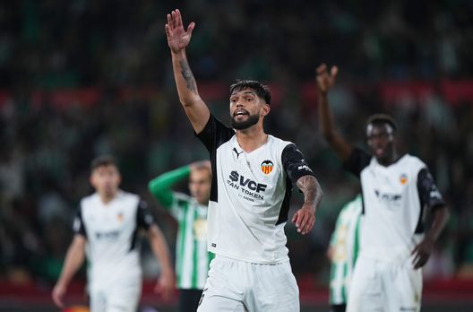SEVILLE, SPAIN - APRIL 23: Omar Alderete of Valencia CF reacts during the Copa del Rey final match between Real Betis and Valencia CF at Estadio La Cartuja on April 23, 2022 in Seville, Spain. (Photo by Angel Martinez/Getty Images) E Nastasic? Altro addio in difesa, altri nuovi sostituti- immagine 2