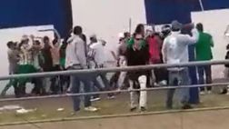 Derby di Medellin, scontri per le strade: i tifosi usano il machete contro gli avversari