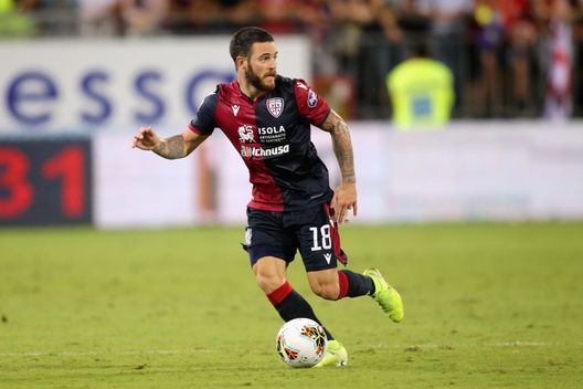 CAGLIARI, ITALY - SEPTEMBER 29: Nahitan Nandez of Cagliari in action during the Serie A match between Cagliari Calcio and Hellas Verona at Sardegna Arena on September 29, 2019 in Cagliari, Italy. (Photo by Enrico Locci/Getty Images) CAGLIARI, ITALY - SEPTEMBER 29: Nahitan Nandez of Cagliari in action during the Serie A match between Cagliari Calcio and Hellas Verona at Sardegna Arena on September 29, 2019 in Cagliari, Italy. (Photo by Enrico Locci/Getty Images)