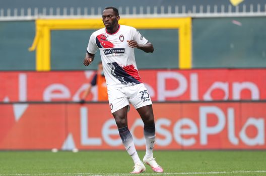 GENOA, ITALY - SEPTEMBER 20: Simy of FC Crotone in action during the Serie A match between Genoa CFC and FC Crotone at Stadio Luigi Ferraris on September 20, 2020 in Genoa, Italy. (Photo by Gabriele Maltinti/Getty Images) GENOA, ITALY - SEPTEMBER 20: Simy of FC Crotone in action during the Serie A match between Genoa CFC and FC Crotone at Stadio Luigi Ferraris on September 20, 2020 in Genoa, Italy. (Photo by Gabriele Maltinti/Getty Images)