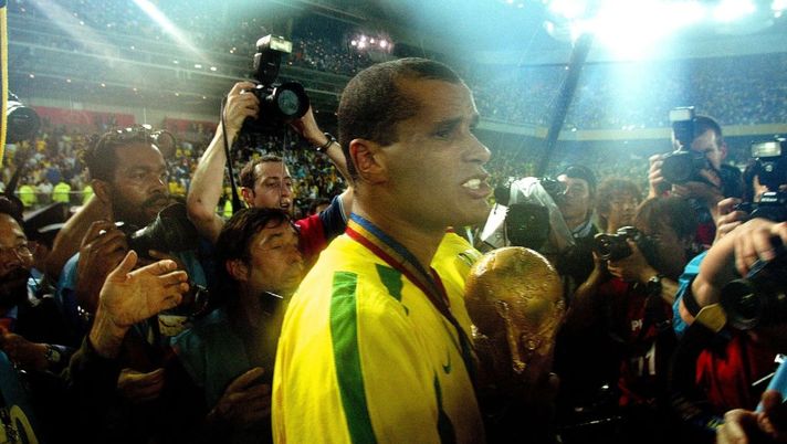 Foot : Final, Germany - Brazil, Wc 2002 /Rivaldo, Coupe, Cup, Beker, Photographe, Fotograaf, Photographer, Press, Pers, Trophee, Trophy, Trofee, Allemagne, Duitsland, Bresil, Brasil,     (Photo by Tim De Waele/Getty Images) 