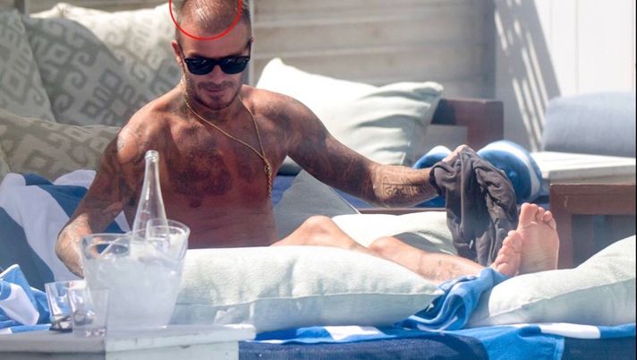 David Beckham, i capelli lunghi sono un lontano ricordo: look sempre più corto e i fan&#8230; 