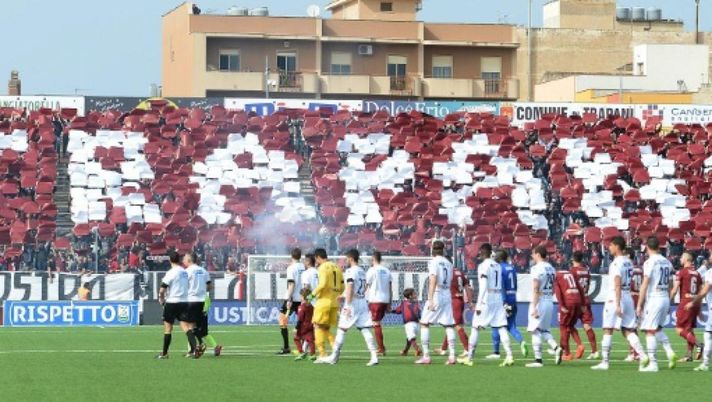 Trapani, saltano anche le visite mediche: la società le rinvia per prendere tempo 