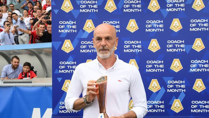 REGGIO NELL'EMILIA, ITALY - MAY 22: Head coach of AC Milan Stefano Pioli receives the award for the coach of the month before the Serie A match between US Sassuolo and AC Milan at Mapei Stadium - Citta' del Tricolore on May 22, 2022 in Reggio nell'Emilia, Italy. (Photo by Claudio Villa/AC Milan via Getty Images)