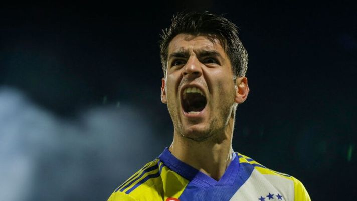 Juventus' Spanish forward Alvaro Morata celebrates after scoring during the Italian Serie A football match between Salernitana and Juventus on November 30, 2021 at the Arigis stadium in Salerno. (Photo by Carlo Hermann / AFP) (Photo by CARLO HERMANN/AFP via Getty Images) Sky: “Attenzione a Morata: il Barça non molla, se Vlahovic va subito a Torino…” - immagine 1
