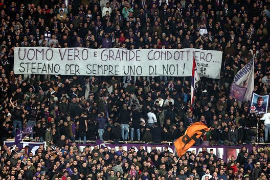  Striscione dei tifosi della Fiorentina per Stefano Pioli, allenatore del Milan (credits Getty Images) 
