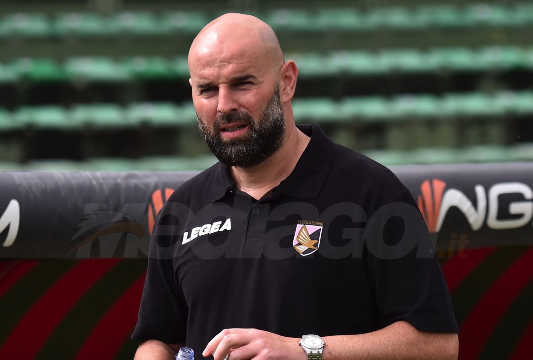  TERNI, ITALY - MAY 05:  Roberto Stellone head coach of US Città di Palermo during the serie B match between Ternana Calcio and US Citta di Palermo at Stadio Libero Liberati on May 5, 2018 in Terni, Italy.  (Photo by Giuseppe Bellini/Getty Images) 