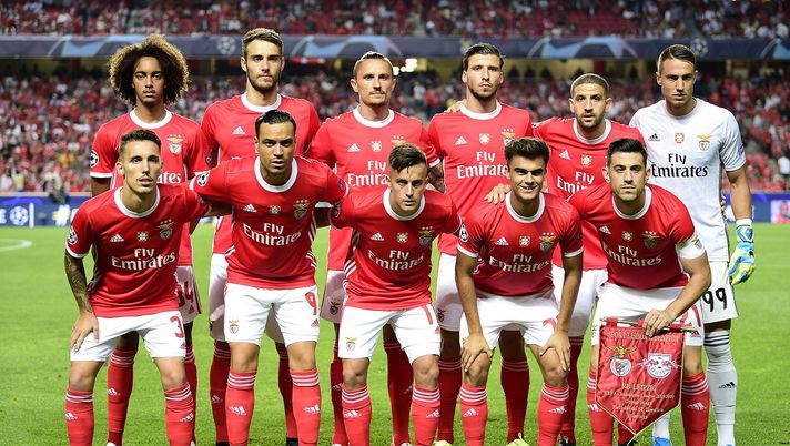 LISBON, PORTUGAL - SEPTEMBER 17: Benfica line up prior to the UEFA Champions League group G match between SL Benfica and RB Leipzig at Estadio da Luz on September 17, 2019 in Lisbon, Portugal. (Photo by Octavio Passos/Getty Images) LISBON, PORTUGAL - SEPTEMBER 17: Benfica line up prior to the UEFA Champions League group G match between SL Benfica and RB Leipzig at Estadio da Luz on September 17, 2019 in Lisbon, Portugal. (Photo by Octavio Passos/Getty Images)