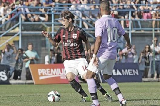 Andrea Poli, centrocampista del Milan, fonte foto acmilan.com Andrea Poli, centrocampista del Milan, fonte foto acmilan.com