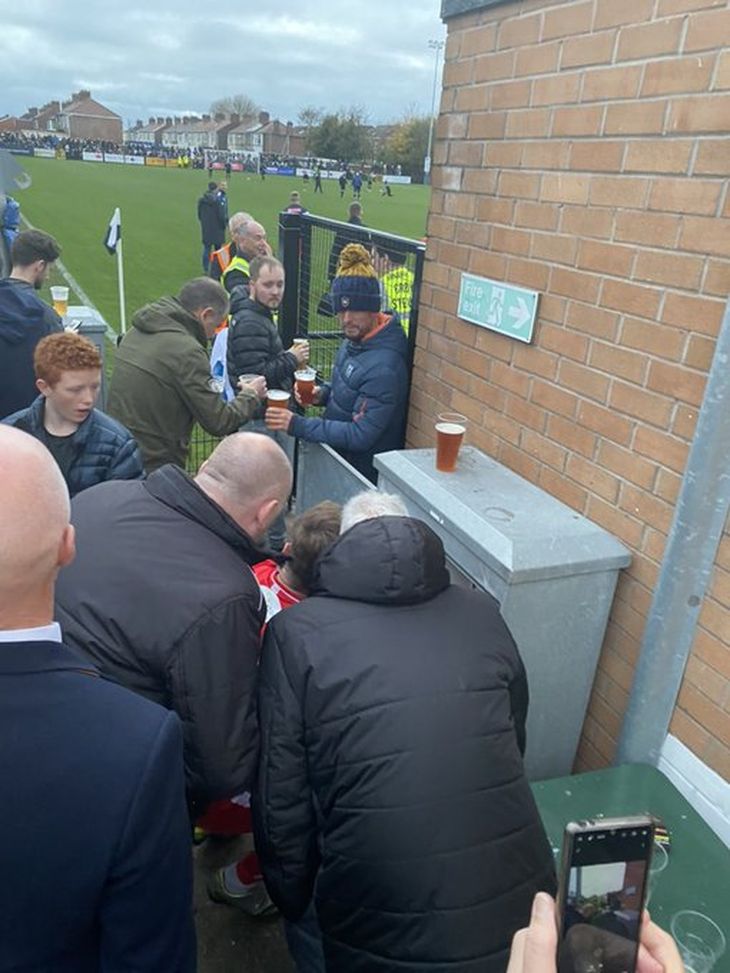 FA Trophy, manca la corrente: ci pensa il difensore-elettricista e si torna a giocare!- immagine 2