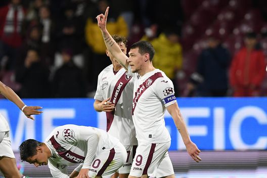 SALERNO, ITALY - APRIL 02: Andrea Belotti of Torino FC celebrates after scoring the 0-1 goal during the Serie A match between US Salernitana and Torino FC at Stadio Arechi on April 02, 2022 in Salerno, Italy. (Photo by Francesco Pecoraro/Getty Images) Longo “Belotti? Sarebbe un colpo per ACF. C’è un aspetto da non sottovalutare”- immagine 2