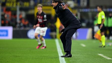 MILAN, ITALY - FEBRUARY 05: Head Coach Simone Inzaghi of FC Internazionale reacts during the Serie A match between FC Internazionale and AC Milan at Stadio Giuseppe Meazza on February 05, 2023 in Milan, Italy. (Photo by Mattia Ozbot - Inter/Inter via Getty Images)