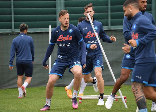 (Photo by SSC NAPOLI via Getty Images) FOTO Rrahmani, atterrato a Milano: atteso per questa sera il suo arrivo a Dimaro- immagine 2