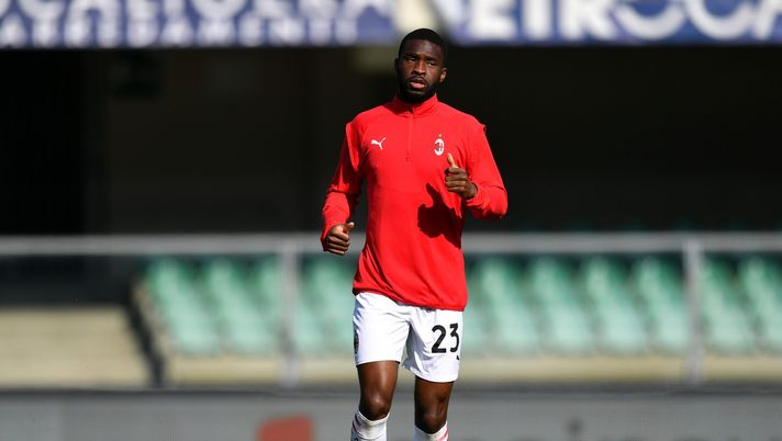 VERONA, ITALY - MARCH 07: Fikayo Tomori of A.C. Milan warms up prior to the Serie A match between Hellas Verona FC and AC Milan at Stadio Marcantonio Bentegodi on March 07, 2021 in Verona, Italy. Sporting stadiums around Italy remain under strict restrictions due to the Coronavirus Pandemic as Government social distancing laws prohibit fans inside venues resulting in games being played behind closed doors. (Photo by Alessandro Sabattini/Getty Images) Fikayo Tomori