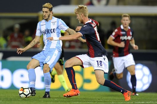 BOLOGNA, BOLOGNA - OCTOBER 25: Luis Alberto of SS Lazio compete for the ball withcompete for the ball with Filip Helander of Bologna FC during the Serie A match between Bologna FC and SS Lazio at Stadio Renato Dall'Ara on October 25, 2017 in Bologna, Italy. (Photo by Marco Rosi/Getty Images) BOLOGNA, BOLOGNA - OCTOBER 25: Luis Alberto of SS Lazio compete for the ball withcompete for the ball with Filip Helander of Bologna FC during the Serie A match between Bologna FC and SS Lazio at Stadio Renato Dall'Ara on October 25, 2017 in Bologna, Italy. (Photo by Marco Rosi/Getty Images)