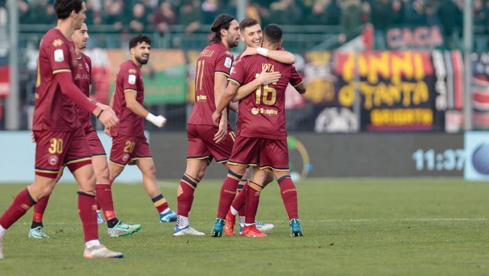 Foto Mattia Radoni/LaPresse 9 Dicembre 2023 Cittadella, Italia - sport, calcio - Cittadella vs Cosenza - Campionato di calcio Serie BKT 2023/2024 - Stadio Pier Cesare Tombolato. Nella foto: Alessio Vita (A. S. Cittadella) esulta dopo aver segnato in goal
December 9, 2023 Cittadella, Italy - sport, soccer - Cittadella vs Cosenza - Italian Football Championship League BKT 2023/2024 - Pier Cesare Tombolato stadium. In the pic: Alessio Vita (A. S. Cittadella) Celebrates after scoring a goal FINALE CITTADELLA-SPEZIA 4-1 (15′ Carriero, 61′ Moro, 75′ e 81′ Pittarello, 86′ Maistrello) - immagine 1
