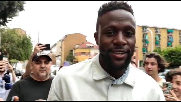 VIDEO - Milan, l'uscita di Origi dall'Ambrosiano: ottenuta idoneità sportiva Divock Origi