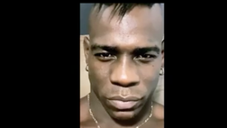 VIDEO / Il nuovo look di Balotelli: l’attaccante stupisce tutti così