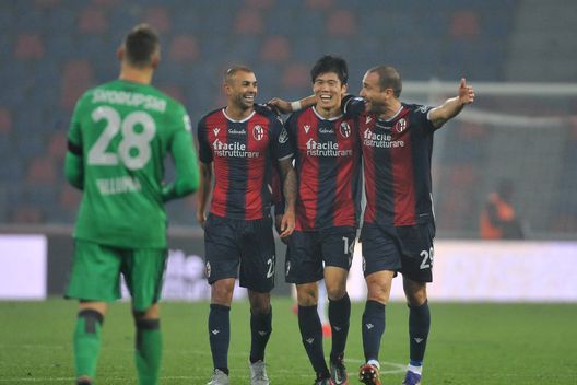 BOLOGNA, ITALY - NOVEMBER 29: (2nd L-R) Danilo, Takehiro Tomiyasu and Lorenzo De Silvestri of Bologna FC walk towards their goalkeeper Lukasz Skorupski (L) as they celebrate at the end of the Serie A match between Bologna FC and FC Crotone at Stadio Renato Dall'Ara on November 29, 2020 in Bologna, Italy. (Photo by Mario Carlini / Iguana Press/Getty Images) BOLOGNA, ITALY - NOVEMBER 29: (2nd L-R) Danilo, Takehiro Tomiyasu and Lorenzo De Silvestri of Bologna FC walk towards their goalkeeper Lukasz Skorupski (L) as they celebrate at the end of the Serie A match between Bologna FC and FC Crotone at Stadio Renato Dall'Ara on November 29, 2020 in Bologna, Italy. (Photo by Mario Carlini / Iguana Press/Getty Images)