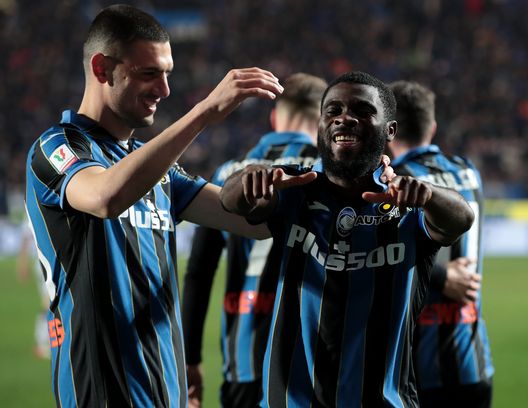 BERGAMO, ITALY - FEBRUARY 10: Jeremie Boga of Atalanta BC celebrates his goal with his team-mate Merih Demiral during the Coppa Italia match between Atalanta BC and ACF Fiorentina at Gewiss Stadium on February 10, 2022 in Bergamo, Italy. (Photo by Emilio Andreoli/Getty Images) Nico blocca Boga: adesso l’operazione si ferma. Se ne riparlerà a giugno- immagine 2