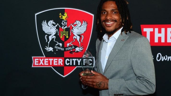 Exeter City, Brown eletto giocatore dell’anno dopo aver picchiato una donna. Sui social: “Disgustoso” - immagine 1