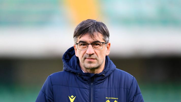 VERONA, ITALY - JANUARY 24: Ivan Juric, Head Coach of Verona looks on ahead of the Serie A match between Hellas Verona FC and SSC Napoli at Stadio Marcantonio Bentegodi on January 24, 2021 in Verona, Italy. Sporting stadiums around Italy remain under strict restrictions due to the Coronavirus Pandemic as Government social distancing laws prohibit fans inside venues resulting in games being played behind closed doors. (Photo by Alessandro Sabattini/Getty Images) Juric: “Perdo Ceccherini! Su Kalinic, Lazovic, Dimarco, Magnani e Lasagna titolare…” - immagine 1