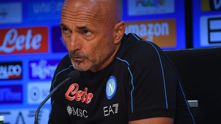 NAPLES, ITALY - AUGUST 20: Luciano Spalletti of Napoli speaks at a press conference on August 20, 2022 in Naples, Italy. (Photo by SSC NAPOLI/SSC NAPOLI via Getty Images) Spalletti Napoli