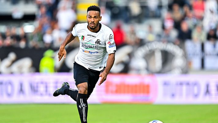 LA SPEZIA, ITALY - OCTOBER 30: Kelvin Amian of Spezia is seen in action during the Serie A match between Spezia Calcio and ACF Fiorentina at Stadio Alberto Picco on October 30, 2022 in La Spezia, Italy. (Photo by Simone Arveda/Getty Images) Mercato – Piace Amian dello Spezia - immagine 1