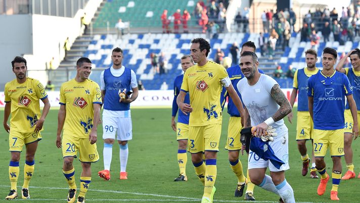 REGGIO NELL'EMILIA, ITALY - OCTOBER 15: Players of AC Chievo Verona after the Serie A match between US Sassuolo and AC Chievo Verona at Mapei Stadium - Citta' del Tricolore on October 15, 2017 in Reggio nell'Emilia, Italy.  (Photo by Giuseppe Bellini/Getty Images) 