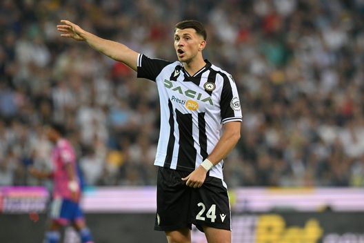 UDINE, ITALY - JUNE 04: Lazar Samardzic of Udinese Calcio gestures during the Serie A match between Udinese Calcio and Juventus at Dacia Arena on June 04, 2023 in Udine, Italy. (Photo by Alessandro Sabattini/Getty Images)  Napoli