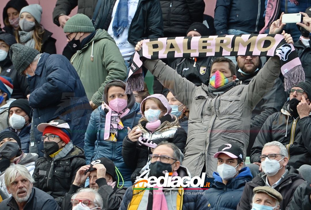 FOTO, i tifosi allo stadio per Palermo – Bari 0-0 (Gallery) - immagine 33