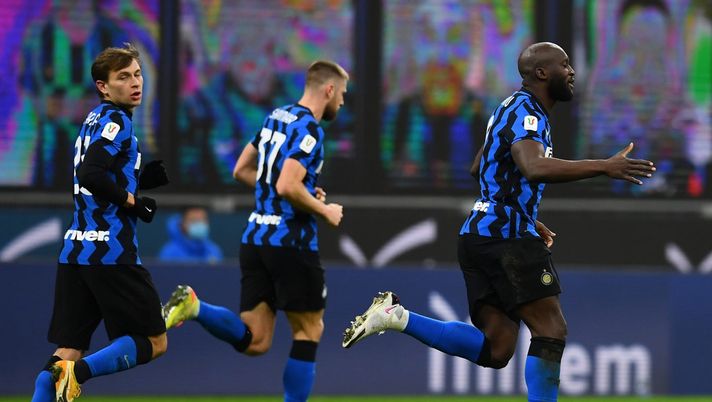 MILAN, ITALY - JANUARY 26: Romelu Lukaku of FC Internazionale celebrates after scoring a goal during the Coppa Italia match between FC Internazionale and AC Milan at Stadio Giuseppe Meazza on January 26, 2021 in Milan, Italy. Sporting stadiums around Italy remain under strict restrictions due to the Coronavirus Pandemic as Government social distancing laws prohibit fans inside venues resulting in games being played behind closed doors. (Photo by Claudio Villa - Inter/Inter via Getty Images) MILAN, ITALY - JANUARY 26: Romelu Lukaku of FC Internazionale celebrates after scoring a goal during the Coppa Italia match between FC Internazionale and AC Milan at Stadio Giuseppe Meazza on January 26, 2021 in Milan, Italy. Sporting stadiums around Italy remain under strict restrictions due to the Coronavirus Pandemic as Government social distancing laws prohibit fans inside venues resulting in games being played behind closed doors. (Photo by Claudio Villa - Inter/Inter via Getty Images)
