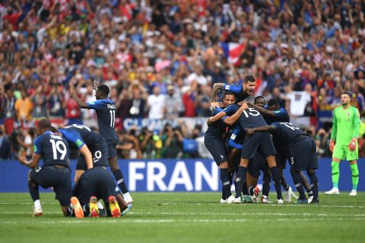 La Francia vince i mondiali La Francia vince i mondiali battendo la Croazia 4-2: Mandzukic in gol da entrambe le parti