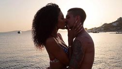 Jessica Aidi e Verratti, bacio al tramonto in spiaggia: “Siamo felici”