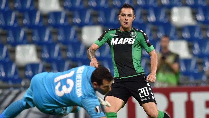 REGGIO NELL'EMILIA, ITALY - SEPTEMBER 15: Pol Lirola of US Sassuolo Calcio scores the opening goal during the UEFA Europa League match between US Sassuolo Calcio and Athletic Club at Mapei Stadium - Citta' del Tricolore on September 15, 2016 in Reggio nell'Emilia, Italy. (Photo by Giuseppe Bellini/Getty Images) Allarme Lirola: proposta dall’estero, può lasciare il fantacalcio - immagine 1