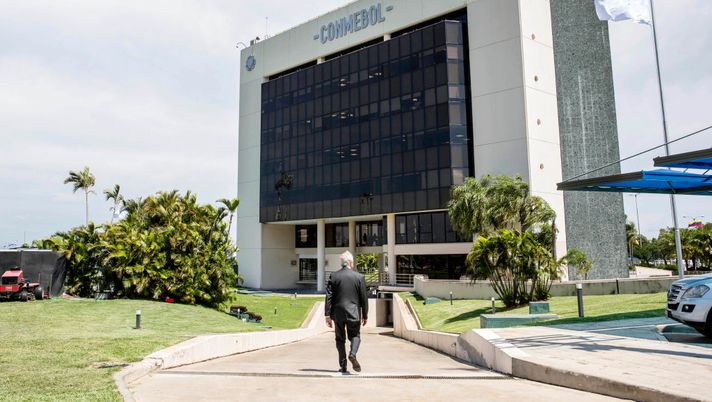 ASUNCION, PARAGUAY - NOVEMBER 27: President of River Plate Rodolfo D'Onofrio walks to CONMEBOL before a meeting between the presidents of CONMEBOL and Boca Junior to come to an agreement on a new date to play the final of Copa CONMEBOL Libertadores 2018 on November 27, 2018 in Asuncion, Paraguay. The second leg of the so-called Superfinal was postponed after River Plate fans attacked the bus carrying players of Boca Juniors or their arrival to Monumental Stadium. (Photo by Luis Vera/Getty Images) ASUNCION, PARAGUAY - NOVEMBER 27: President of River Plate Rodolfo D'Onofrio walks to CONMEBOL before a meeting between the presidents of CONMEBOL and Boca Junior to come to an agreement on a new date to play the final of Copa CONMEBOL Libertadores 2018 on November 27, 2018 in Asuncion, Paraguay. The second leg of the so-called Superfinal was postponed after River Plate fans attacked the bus carrying players of Boca Juniors or their arrival to Monumental Stadium. (Photo by Luis Vera/Getty Images)