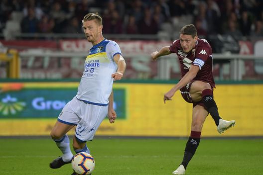 TURIN, ITALY - OCTOBER 05: Andrea Belotti of Torino FC pulls the ball during the Serie A match between Torino FC and Frosinone Calcio at Stadio Olimpico di Torino on October 5, 2018 in Turin, Italy. (Photo by Pier Marco Tacca/Getty Images) TURIN, ITALY - OCTOBER 05: Andrea Belotti of Torino FC pulls the ball during the Serie A match between Torino FC and Frosinone Calcio at Stadio Olimpico di Torino on October 5, 2018 in Turin, Italy. (Photo by Pier Marco Tacca/Getty Images)