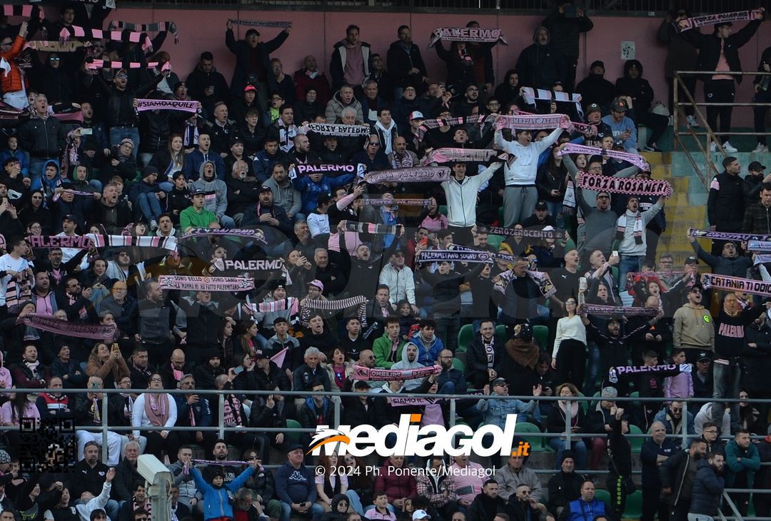 FOTOTIFO Palermo-Como 3-0, gli scatti ai tifosi al “Renzo Barbera” (GALLERY) - immagine 130