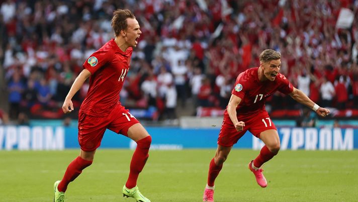 LONDON, ENGLAND - JULY 07: Mikkel Damsgaard of Denmark celebrates with Jens Stryger Larsen after scoring their side's first goal during the UEFA Euro 2020 Championship Semi-final match between England and Denmark at Wembley Stadium on July 07, 2021 in London, England. (Photo by Carl Recine - Pool/Getty Images) 