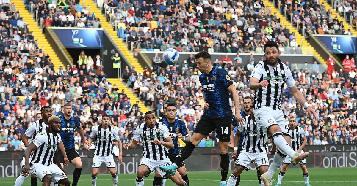 Mercato Milan, Perisic vicino alla Juventus che punta altri due fenomeni
