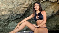 Lady Petagna conquista i suoi follower con le foto in bikini dalle Baleari
