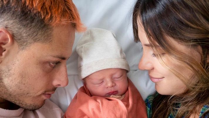 Il Chicharito è diventato papà, Sarah: “Noi per sempre, il dono più grande che…” 