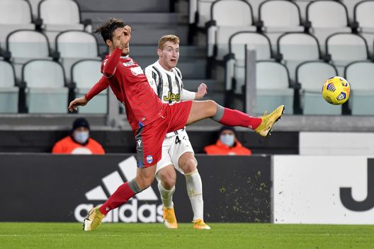  TURIN, ITALY - JANUARY 27: Dejan Kulusevski of Juventus is challenged by Luca Ranieri of Spal during the Coppa Italia match between Juventus and SPAL at Allianz Stadium on January 27, 2021 in Turin, Italy. Sporting stadiums around Italy remain under strict restrictions due to the Coronavirus Pandemic as Government social distancing laws prohibit fans inside venues resulting in games being played behind closed doors. (Photo by Filippo Alfero - Juventus FC/Juventus FC via Getty Images) 