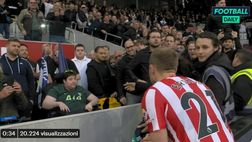 VIDEO / Brentford-Tottenham, Eriksen cuore d’oro: firma una maglia Spurs ed emoziona un tifoso