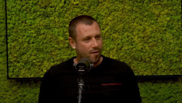 Cassano: “Donne? Quando giocavo prendevo tutto. Vieri faceva disastri clamorosi” Cassano: “Donne? Quando giocavo prendevo tutto. Vieri faceva disastri clamorosi” - immagine 1