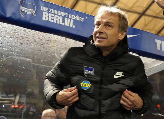 BERLIN, GERMANY - DECEMBER 21: Head coach Juergen Klinsmann of Berlin looks on prior to the Bundesliga match between Hertha BSC and Borussia Moenchengladbach at Olympiastadion on December 21, 2019 in Berlin, Germany. (Photo by Matthias Kern/Bongarts/Getty Images) BERLIN, GERMANY - DECEMBER 21: Head coach Juergen Klinsmann of Berlin looks on prior to the Bundesliga match between Hertha BSC and Borussia Moenchengladbach at Olympiastadion on December 21, 2019 in Berlin, Germany. (Photo by Matthias Kern/Bongarts/Getty Images)