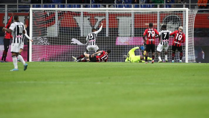 MILAN, ITALY - FEBRUARY 25: Destiny Udogie of Udinese Calcio scores his side's first goal during the Serie A match between AC Milan and Udinese Calcio at Stadio Giuseppe Meazza on February 25, 2022 in Milan, Italy. (Photo by Marco Luzzani/Getty Images) MILAN, ITALY - FEBRUARY 25: Destiny Udogie of Udinese Calcio scores his side's first goal during the Serie A match between AC Milan and Udinese Calcio at Stadio Giuseppe Meazza on February 25, 2022 in Milan, Italy. (Photo by Marco Luzzani/Getty Images)
